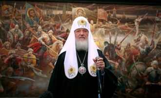 Ρωσική Ορθόδοξη Εκκλησία: Η θεία μετάληψη με κουταλάκια μιας χρήσεως