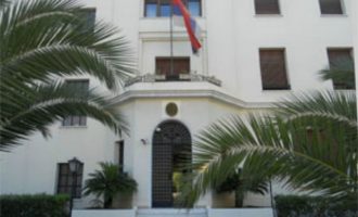 Άνδρας οπλισμένος με μαχαίρι εισέβαλε στην Πρεσβεία της Σερβίας στην Αθήνα
