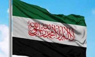 Αυτή είναι η νέα σημαία των τζιχαντιστών και «μετριοπαθών» ισλαμιστών στη Συρία