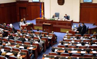ΠΓΔΜ: Ζυμώσεις εν όψει της ψηφοφορίας για τις συνταγματικές τροπολογίες