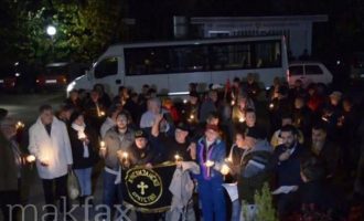 Ρωσόφιλοι «αρχαιομακεδόνες» Σκοπιανοί διαδήλωσαν έξω από σπίτια βουλευτών κατά της Συμφωνίας