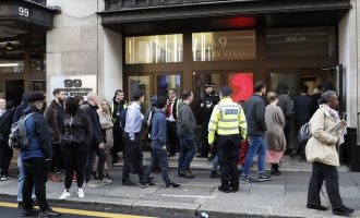 Υπάλληλοι μαχαιρώθηκαν μέσα στα κεντρικά γραφεία της SONY στο Λονδίνο