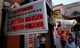 «Λύγισε» το τρίτο τρίμηνο η οικονομία στην Τουρκία λόγω της βουτιάς της λίρας