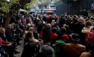 Τούρκοι θρήνησαν στη Θεσσαλονίκη την επέτειο θανάτου του Κεμάλ Ατατούρκ