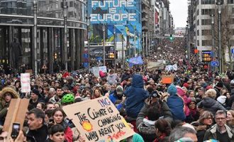Βρυξέλλες: Χιλιάδες Βέλγοι στους δρόμους για την κλιματική αλλαγή