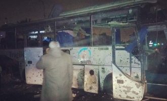 Έκρηξη σε τουριστικό λεωφορείο στο Κάιρο με νεκρούς και τραυματίες