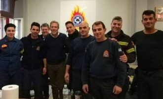 Χριστουγεννιάτικη επίσκεψη στους πυροσβέστες έκανε ο Παύλος Γερουλάνος