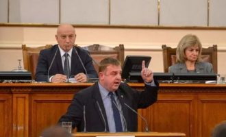 Ο Βούλγαρος υπουργός Άμυνας απείλησε τα Σκόπια με «βέτο» σε ΕΕ και ΝΑΤΟ εάν επιμείνουν στη «μακεδονική» γλώσσα