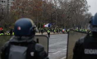 Γαλλία: Οι αστυνομικοί θέλουν να δουν τον Μακρόν γιατί βλέπουν «αντάρτικο πόλεων»