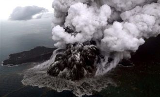 Το τσουνάμι στην Ινδονησία προκλήθηκε από πλαγιά του ηφαιστείου που κατέρρευσε στη θάλασσα