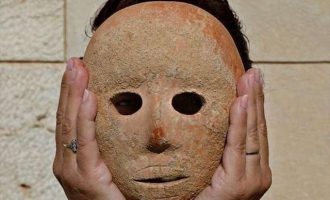Τελετουργική μάσκα 9.000 ετών στο Ισραήλ – Σκαλίστηκε στην αρχή της «αγροτικής επανάστασης»