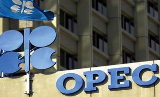 ΟΠΕΚ+: Διατηρεί σταθερή την παραγωγή πετρελαίου