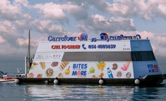 Tο πρώτο πλωτό σούπερ μάρκετ του κόσμου κυκλοφορεί στις ακτές του Ντουμπάι