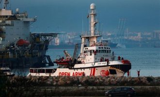 Στην Ισπανία έπιασε λιμάνι το πλοίο Open Arms που μεταφέρει 311 μετανάστες