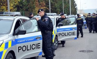 Συναγερμός στην Τσεχία: Ένοπλος κρατά όμηρους οχτώ άτομα μέσα σε τράπεζα