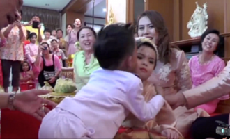 Ο απίστευτος λόγος που πάντρεψαν στην Ταϊλάνδη δυο 6χρονα δίδυμα αδέλφια