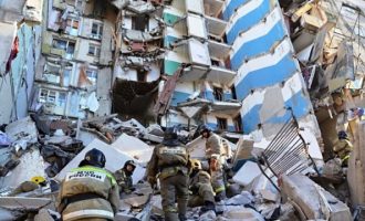 Ρωσία: Στους 21 οι νεκροί από την κατάρρευση της 10ώροφης πολυκατοικίας – Αγνοούνται δεκάδες