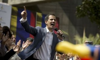 Έκρυθμη η κατάσταση στη Βενεζουέλα: O στρατός δεν αναγνωρίζει τον Γκουάιντο ως μεταβατικό πρόεδρο