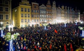 Στους δρόμους μετά τον φόνο δημάρχου – «Θα απελευθερώσουμε από το μίσος την Πολωνία μας»