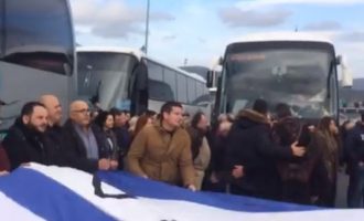 Δεκάδες λεωφορεία από τη Μακεδονία περνάνε τα διόδια για να πάνε διαδηλωτές στο Σύνταγμα