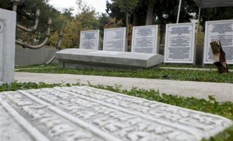Σιωπηλή διαμαρτυρία για τη βεβήλωση στο εβραϊκό νεκροταφείο