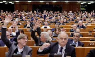 Το Ευρωκοινοβούλιο καλεί την ΕΕ να αναγνωρίσει τον Γκουάιντο πρόεδρο της Βενεζουέλας