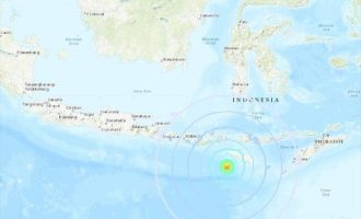 Δύο απανωτοί ισχυροί σεισμοί ταρακούνησαν την κεντρική Ινδονησία