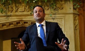 Ιρλανδός πρωθυπουργός: Η EE δεν θα δεχτεί διαβεβαιώσεις για το Brexit που θα υπονόμευαν το πνεύμα της συμφωνίας