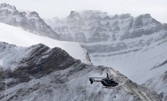 Πέντε νεκροί από σύγκρουση αεροπλάνου με ελικόπτερο στις ιταλικές Άλπεις