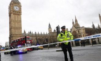 Άντρας σκότωσε με μαχαίρι επιβάτη τρένου στο Λονδίνο