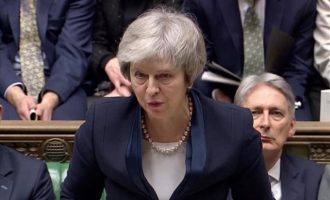 Συντριβή Μέι στη Βουλή για το Brexit – Ήττα με 230 ψήφους διαφορά – Πρόταση μομφής από Κόρμπιν