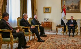 Μάικ Πομπέο: Δεν υπάρχει «αντίφαση» στη στρατηγική Τραμπ – Έπαινοι στον πρόεδρο της Αιγύπτου