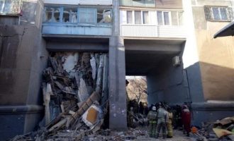 Εντόπισαν ζωντανό βρέφος στα ερείπια της πολυκατοικίας που κατέρρευσε στη Ρωσία