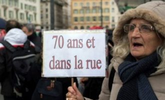 Στους δρόμους οι Γάλλοι συνταξιούχοι – «Δεν μπορούμε να ζούμε άλλο στη μιζέρια»