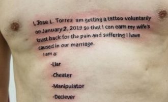 Έκανε τατουάζ στο στήθος του την υπόσχεση ότι δεν θα πάει ποτέ ξανά με άλλη γυναίκα