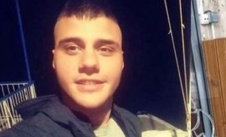 Παραδόθηκε ο δράστης της δολοφονίας του 21χρονου στον Πειραιά