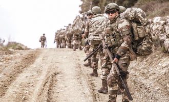 Η Τουρκία συγκέντρωσε 80.000 στρατό για να επιτεθεί στους Κούρδους της Συρίας