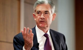 Επικεφαλής της Fed: Δεν πρόκειται να παραιτηθώ αν μου το ζητήσει ο Τραμπ