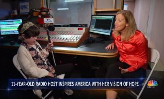 H γκάφα της δημοσιογράφου και η αποστομωτική απάντηση μιας 11χρονης τυφλής (βίντεο)
