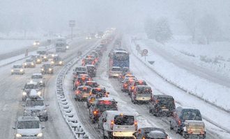 Ιταλία: Χιλιάδες οχήματα ακινητοποιημένα εξαιτίας του χιονιά