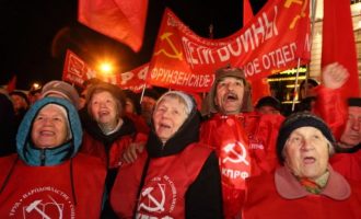 Ένας στους τρεις Ρώσους κομμουνιστές πιστεύει στον Θεό
