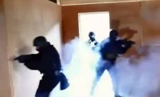 Δείτε καρέ-καρέ την εντυπωσιακή αναπαράσταση της απελευθέρωσης Λεμπιδάκη (βίντεο)