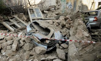 Κατέρρευσε κτίριο στο Γκάζι – Καταπλακώθηκαν αυτοκίνητα