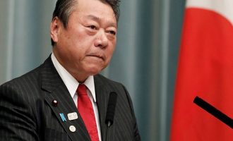 Ιάπωνας υπουργός ζήτησε δημόσια συγγνώμη γιατί άργησε τρία λεπτά να πάει στη Βουλή