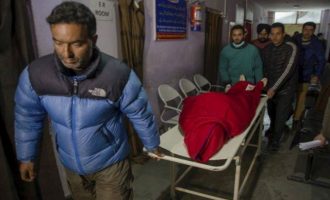 Τους 150 έφτασαν οι νεκροί στην Ινδία από νοθευμένο αλκοόλ – 1.500 ήπιαν από την παρτίδα
