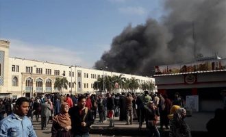 Πανικός στο Κάιρο – Φωτιά σε σιδηροδρομικό σταθμό με πολλούς νεκρούς και τραυματίες