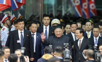 Ο Κιμ Γιονγκ Ουν έφθασε στο Βιετνάμ για να συναντηθεί με τον Τραμπ στη δεύτερη σύνοδο