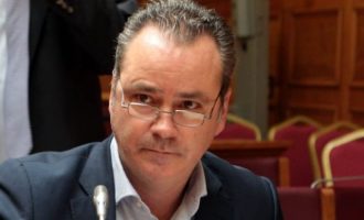 O «γαλάζιος» δήμαρχος Κουκοδήμος εισέβαλε σε σταθμό και ζήτησε απόλυση δημοσιογράφου