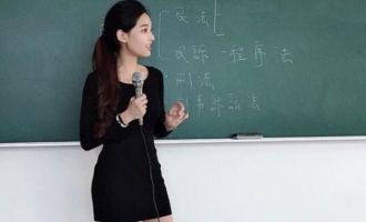 Ταϊβάν – Η καθηγήτρια Πανεπιστημίου που… δεν αφήνει τους φοιτητές να συγκεντρωθούν (φωτο)