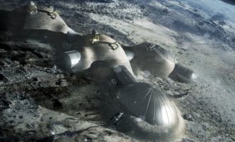 Ο Άγγελος Χρυσοβαλάντης-Αλφατζής σχεδιάζει ένα χωριό μέσα σε κρατήρα της Σελήνης